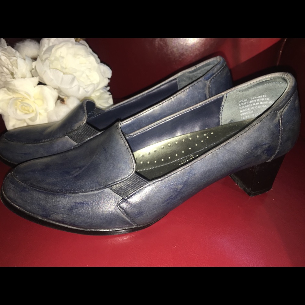 Navy women’s St.Johns Bay size 7.5 shoes